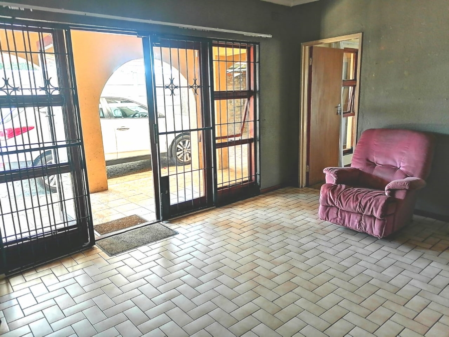 6 Bedroom Property for Sale in Eikendal Western Cape